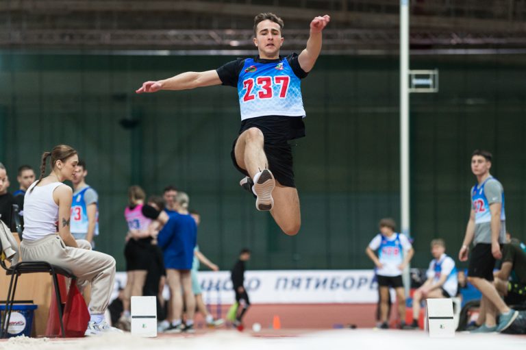 легкая атлетика в системе физического воспитания. презентация по легкой атлетике. легкая атлетика презентация. доклад на тему легкая атлетика. значение лёгкой атлетики в нашей жизни.